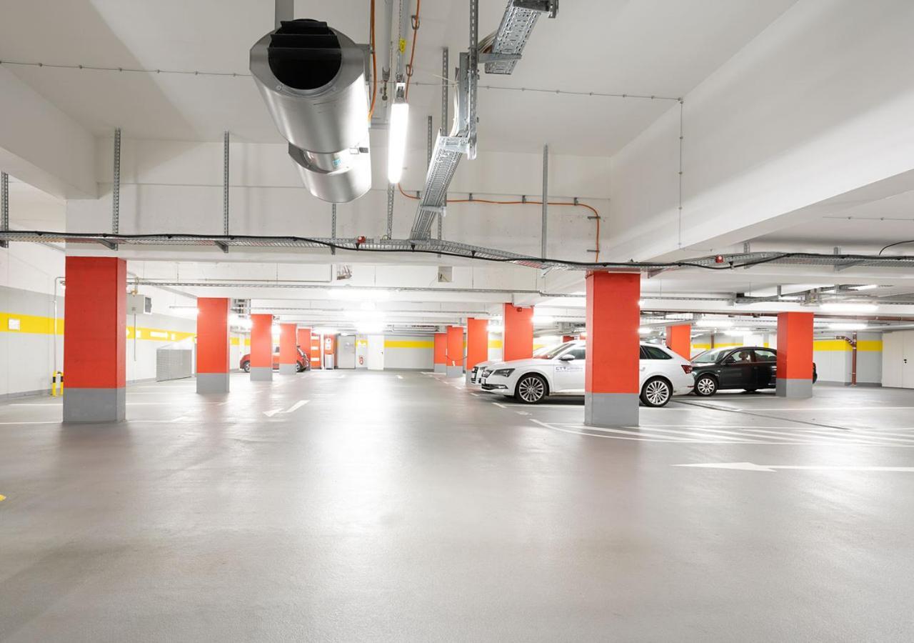 Residenz Am Zwinger Aparthotel Dresden Bagian luar foto The car park