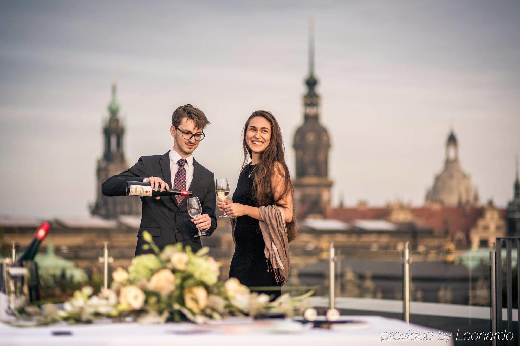 Residenz Am Zwinger Aparthotel Dresden Bagian luar foto Wedding on the Elbe