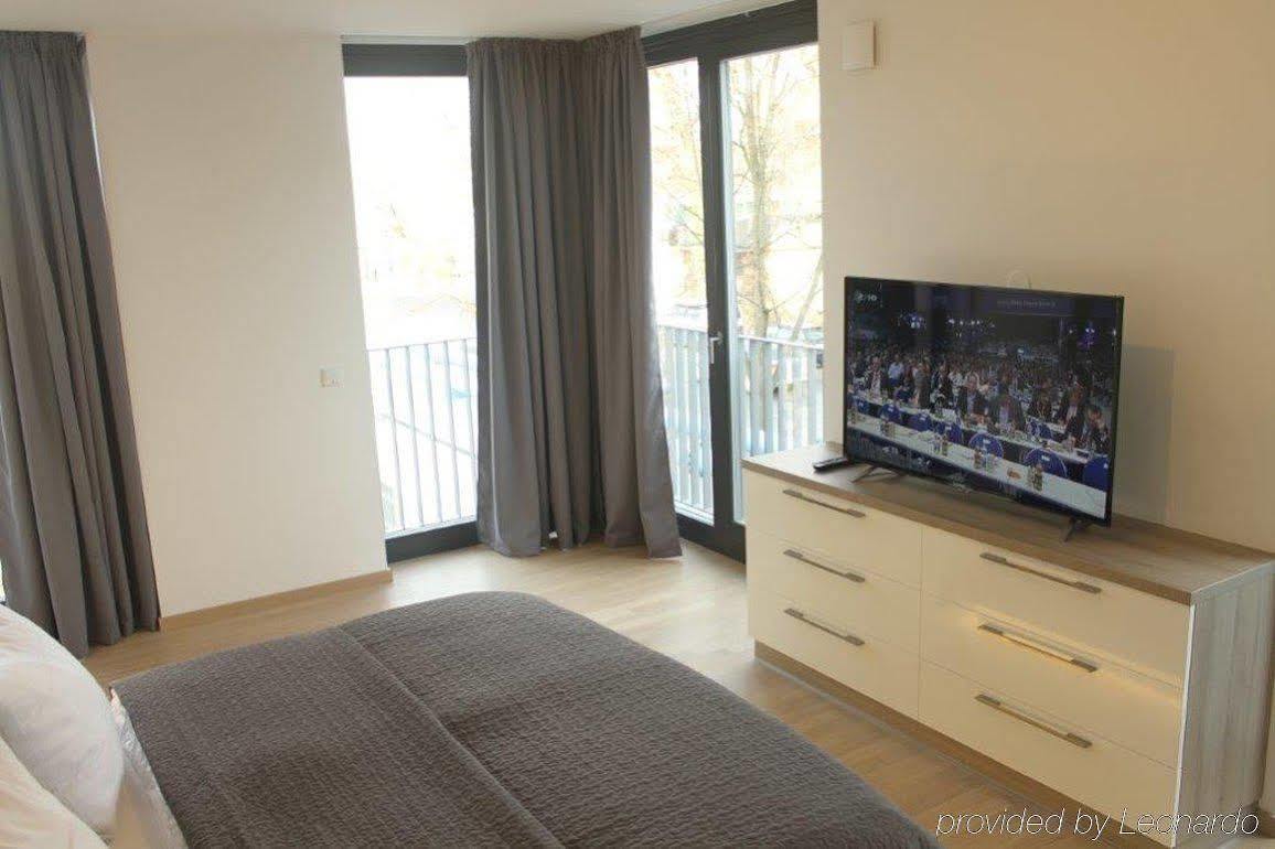 Residenz Am Zwinger Aparthotel Dresden Bagian luar foto A room at the hotel