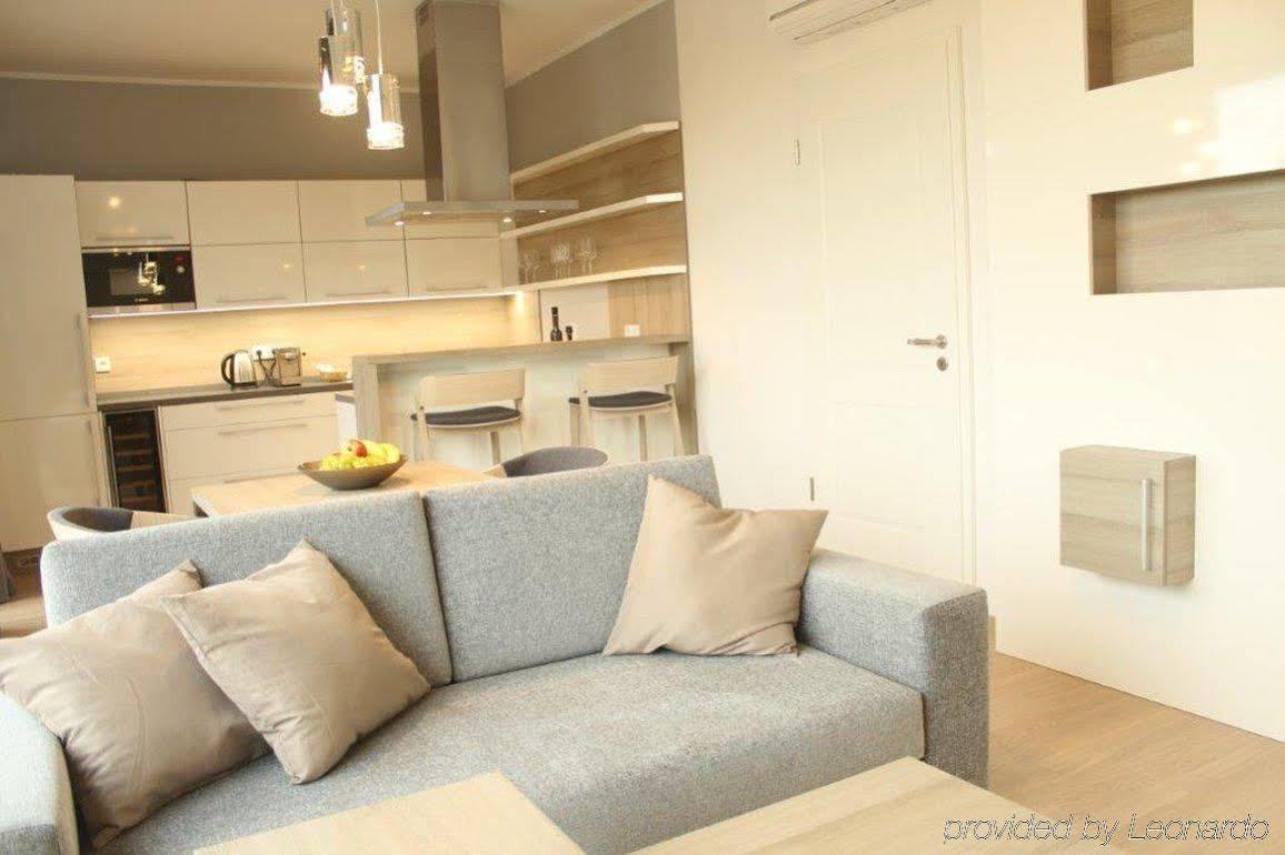 Residenz Am Zwinger Aparthotel Dresden Bagian luar foto A modern apartment