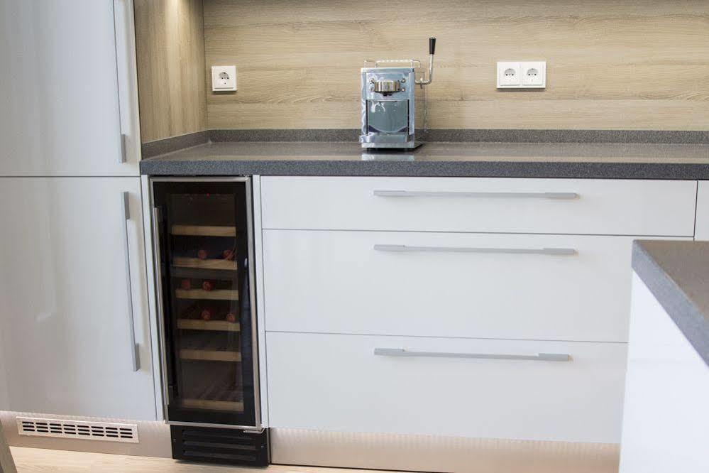 Residenz Am Zwinger Aparthotel Dresden Bagian luar foto A wine cooler